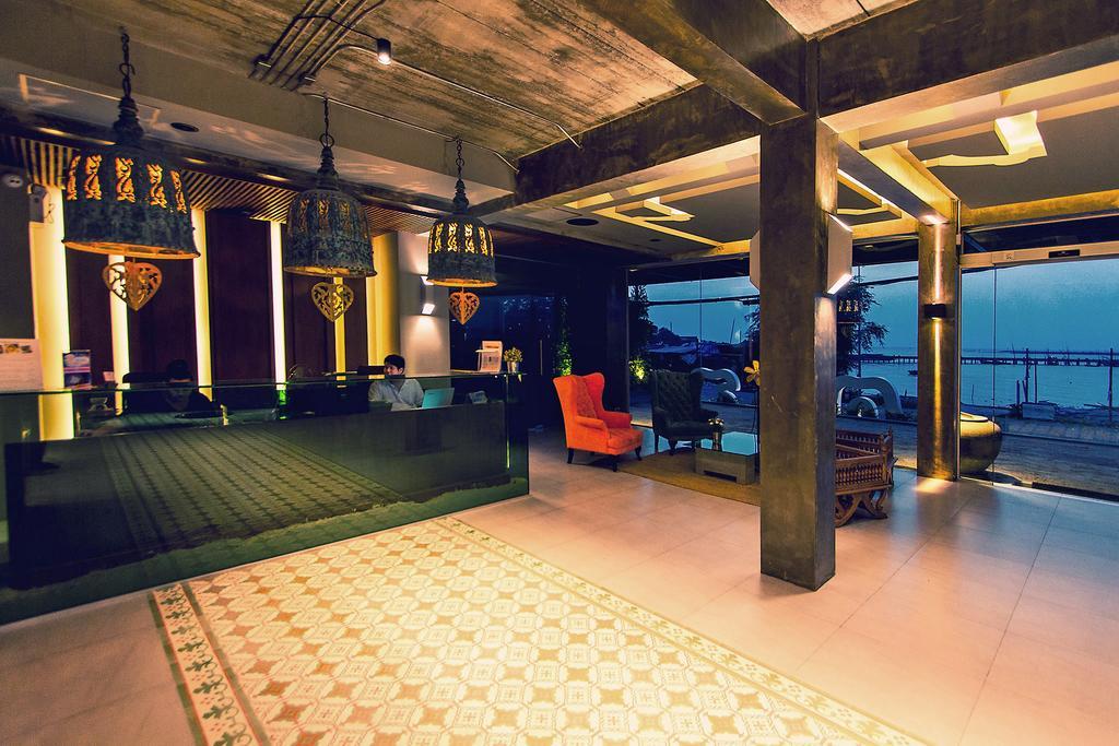 Kroque Boutique & Bistro Angszila Kültér fotó