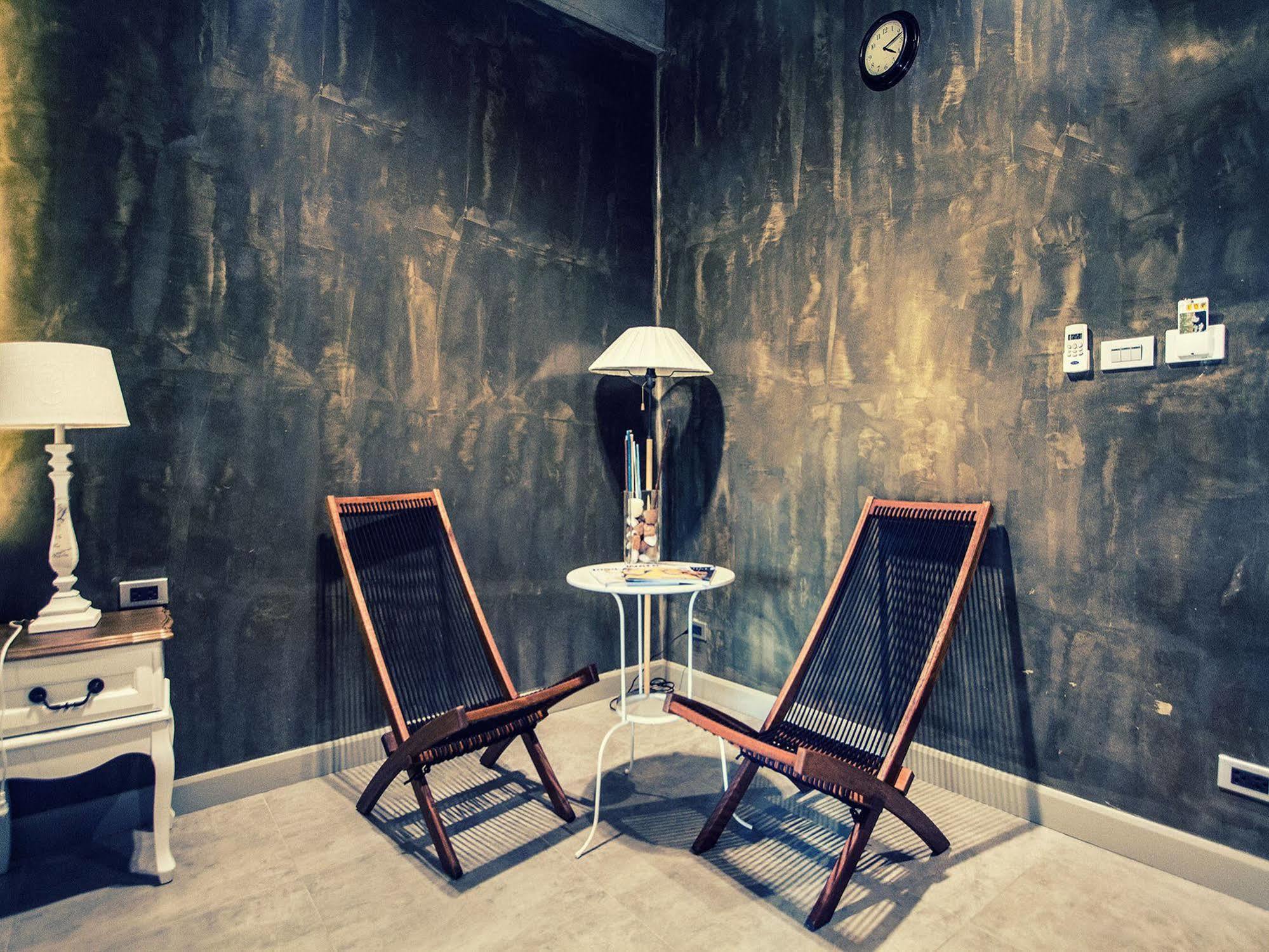 Kroque Boutique & Bistro Angszila Kültér fotó