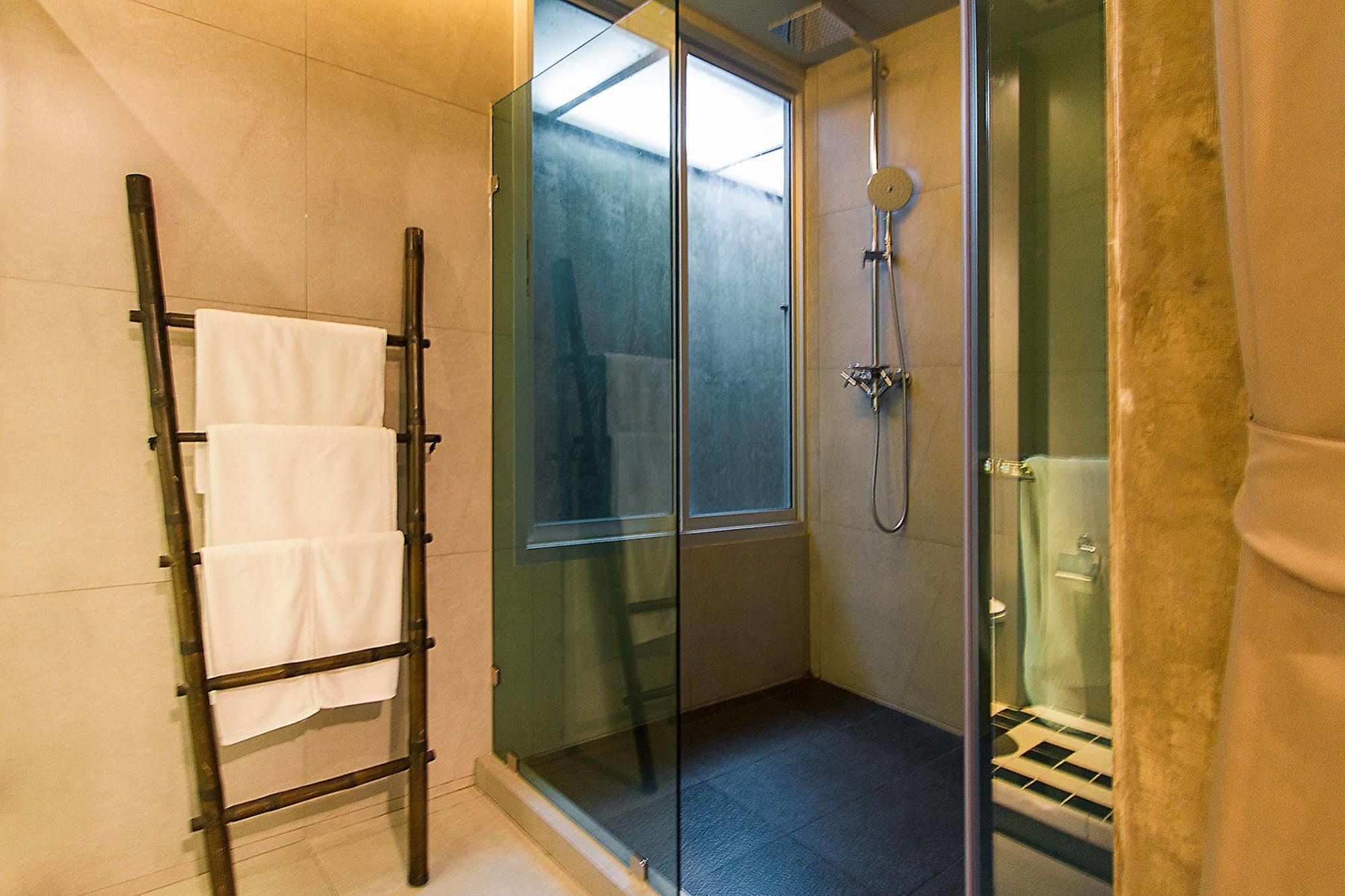 Kroque Boutique & Bistro Angszila Kültér fotó