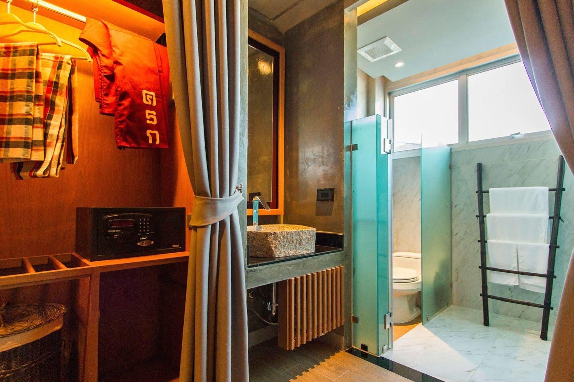 Kroque Boutique & Bistro Angszila Kültér fotó